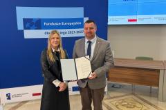 18b37571-43a1-4a04-8600-583070b1cd3e